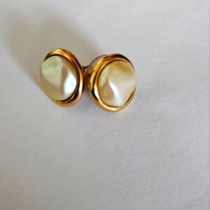 Vintage Monet Pearl Earrings Comes With Generic Box